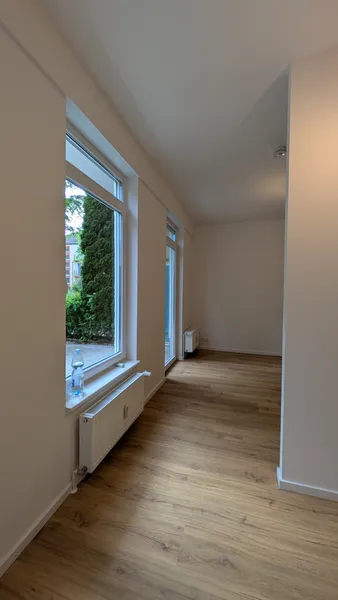 Frisch sanierte, barrierefreie 2-Zimmer-Wohnung mit Terrasse & EBK sucht neue Mieter! — photo 1